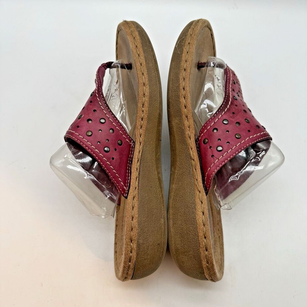 Clarks Red Perforated Leather Thong Sandals - Picture 6 of 11
